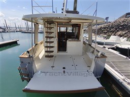 fec87_mov12_rhea_trawler_34_cockpit.jpg