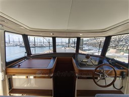 4d038_taar1_bateau_a_moteur_de_plaisance_lumineux.jpg