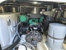 3fdc6_vrkmp_trawler_34_salle_des_machines_-_moteur_volvo_440_cv.jpg