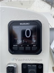 e133a_lb4ac_afficheur_numerique_suzuki_moteur_250cv_rhea_27_open_bateau.jpg