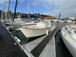 1bf35_mfddi_rhea_marine_27_open_2018_bateau_occasion_105_heures_moteur.jpg