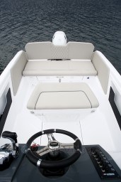 fa43a_yeqdf_bateau_a_moteur_banquette_arriere_1_.jpg