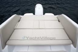 b78fc_sc70j_bateau_a_moteur_bain_de_soleil.jpg