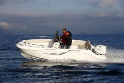 f4bee_rfrqq_bateau_a_moteur_neuf_saint_malo.jpg