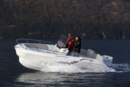 a3b3b_kkmyi_bateau_a_moteur_familiale.jpg