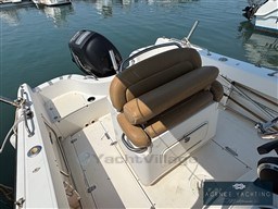 da57d_dcrqo_boston-whaler-210-outrage_00004.jpg
