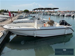 9411e_bjqck_boston-whaler-210-outrage_00008.jpg