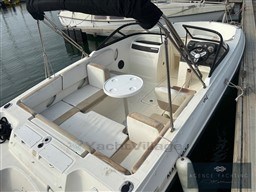 8190d_6vomt_bayliner-vr4-ob_00009.jpg