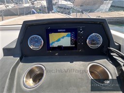 97577_azqad_slice-of-life-quicksilver-675-sundeck_00034.jpg