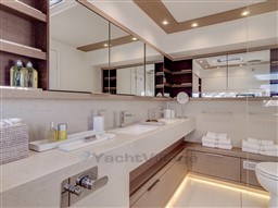 46306_mch97_lagoon-78-seventy-8-slider-23-bathroom-head.jpg