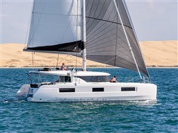 bbb86_yoxsr_lagoon46_ncz3830_web_1_.jpg