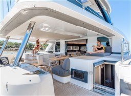 5c594_sljau_cockpit_lifestyle_ncz10750_1_.jpg