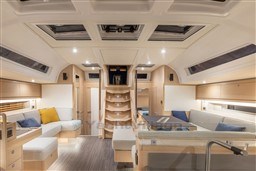 bf282_8oh73_dufour-61-sailing-yacht-luxury-interior-2.jpg