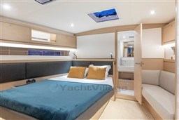 036c3_8k1jv_dufour-61-sailing-yacht-luxury-interior-5.jpg
