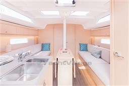 ca990_42bmc_27-dufour-37-luxury-sailboat-for-sale-dufour-yachts.jpg