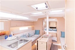 9fd48_4fgf6_21-dufour-37-luxury-sailboat-for-sale-dufour-yachts.jpg