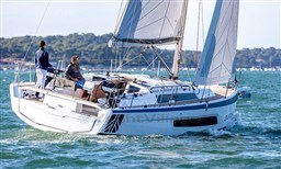 8f7df_jm2vy_1-dufour-37-luxury-sailboat-for-sale-dufour-yachts.jpg