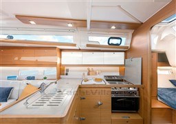 880b2_zlgov_dufour_390_2.jpg