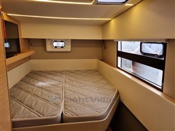37798_qljan_nautitech_40_open_12_.jpg
