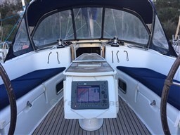 da244_bkyhn_oceanis_40_la_grande_motte1_cockpit.jpg
