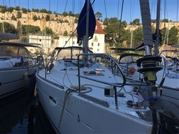 2e8e8_emjgi_oceanis_40_la_grande_motte1_pont_avt.JPG