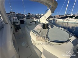 406c4_fak5s_5_cranchi_endurance_39_privilege_yacht.jpg