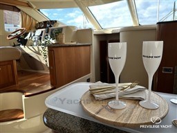 e9057_z4zhg_14_sea_ray_544_sedan_privilege_yacht.jpg
