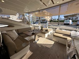 c50cf_kwbda_8_princess_v70_290_privilege_yacht.jpg