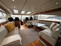 d71b1_dqh8g_7_princess_v70_privilege_yacht.jpg