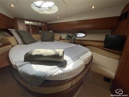 80e1a_j82je_11-atlantis_425-sc-privilege-yacht.jpg