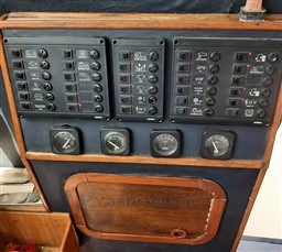 yTkYj_19_sertral_72_tableau_electrique.jpg