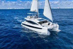 a68ff_yljd9_a50sail-exterior-running-sails-up-aquila_12.jpg
