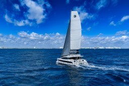 7fd79_jzu99_a50sail-exterior-running-sails-up-aquila_5.jpg