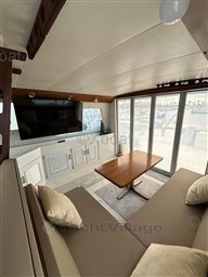 afe3b_guy_couach_1400_fly-11.jpg