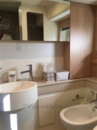 75a01_ferretti_530-12.jpg