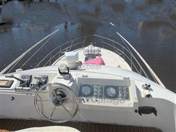 e77ee_guy_couach_1150_fly-3.jpg