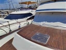 e478d_grand_banks_42_classic-5.jpg