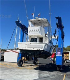1326c_luhrs_36_convertible-11.jpg
