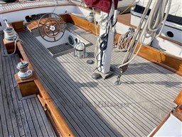7583b_ketch_classic_boat-5.jpg