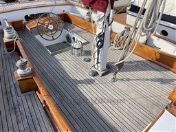 7583b_ketch_classic_boat-5.jpg