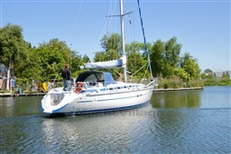 Bavaria 370