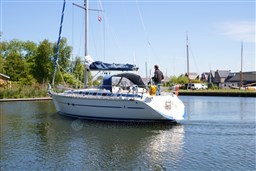 Bavaria 370
