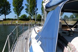 Bavaria 370