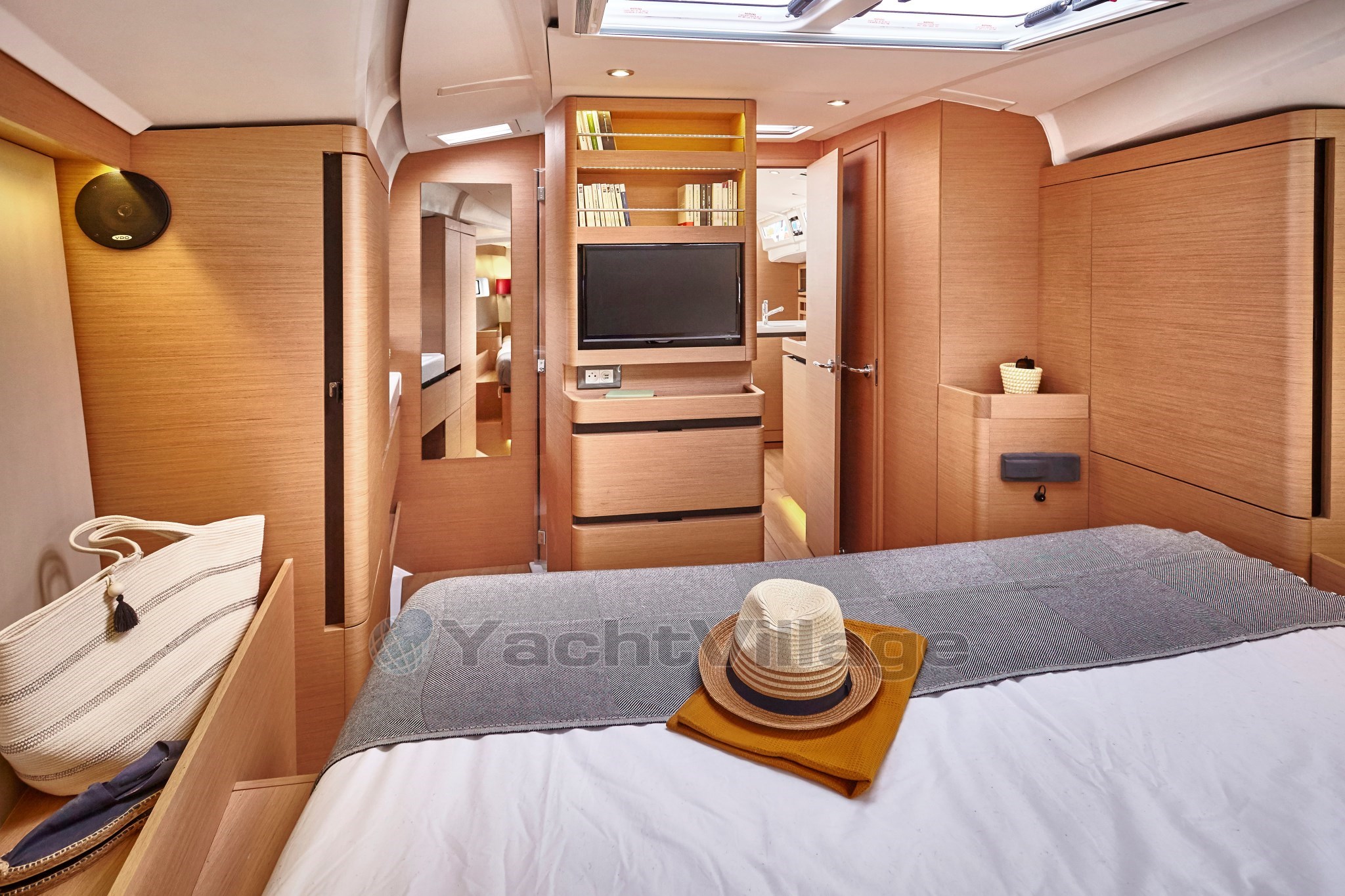 Sun-Odyssey-490-interieur-Bertrand_DUQUENNE(2).JPG