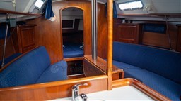 Beneteau Oceanis 331 Clipper (31).jpg