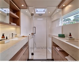 LAGOON-51-INTERIOR-27