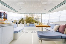 LAGOON_51_ICONIC_EXTERIOR