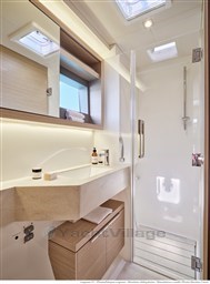 LAGOON-51-INTERIOR-24