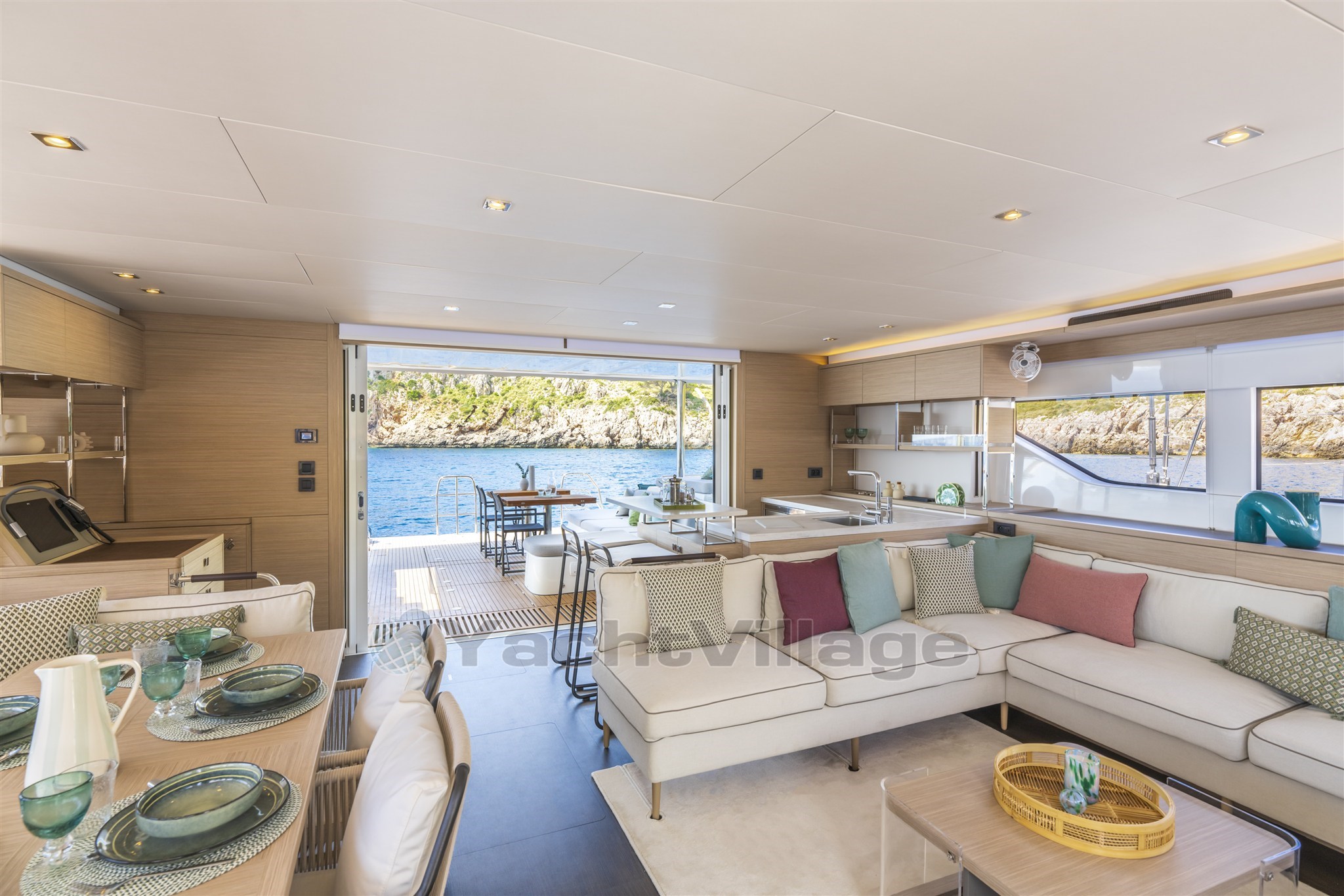 LAGOON-60-INTERIOR (1)