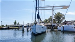 Beneteau Oceanis 40 (4)